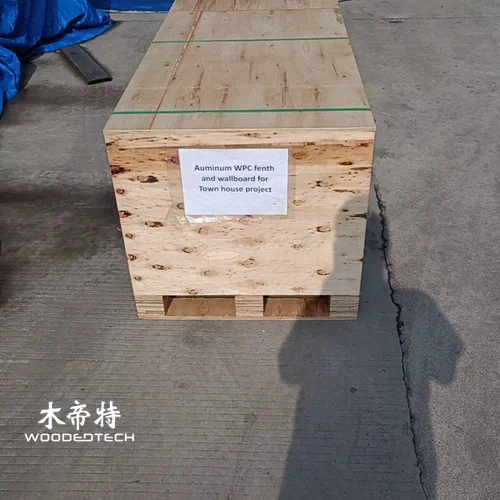 Decking composito antiscivolo per pavimenti esterni
