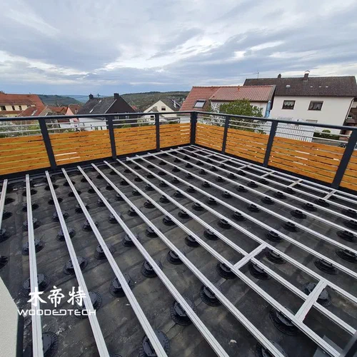 Kaufen Sie Wpc-Decking-Planke von einem professionellen Hersteller für maßgeschneiderte Outdoor-Decking-Lösungen