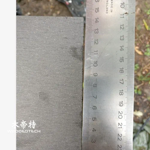 Recinzione in composito in plastica per legno offre soluzioni di privacy per esterni durevoli con stili decorativi moderni