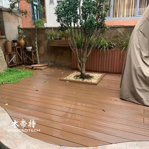 Dek WPC 30x30, uygun kurulum özellikleri ile modüler dış mekan döşeme çözümleri sunar