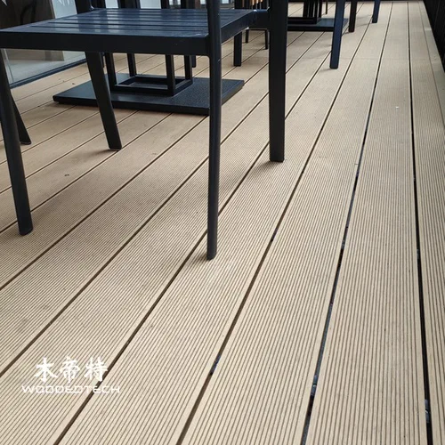 Decking composito come pulire: Guida alla manutenzione per il tuo spazio esterno