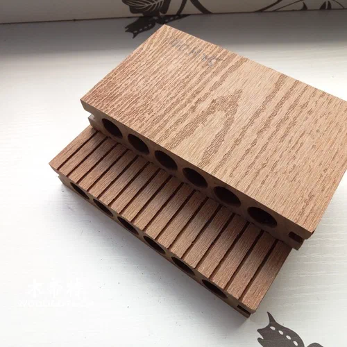 Le scale di decking composite creano un accesso esterno attraente e durevole sicuro