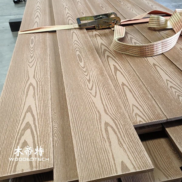 Dek Kayu Plastik Berkining Tinggi untuk Ruang Hidup Luar Ruangan Modern