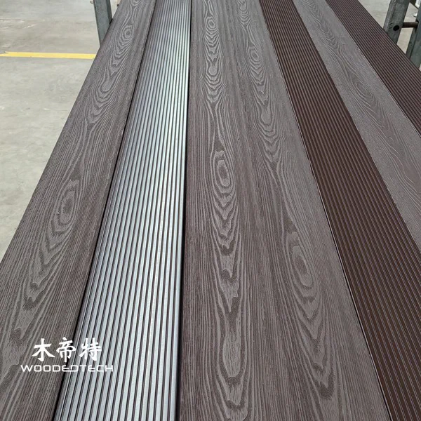 Lichte Eiken Composiet Decking voor Elegante en Natuurlijk Uitziende Buitenruimtes