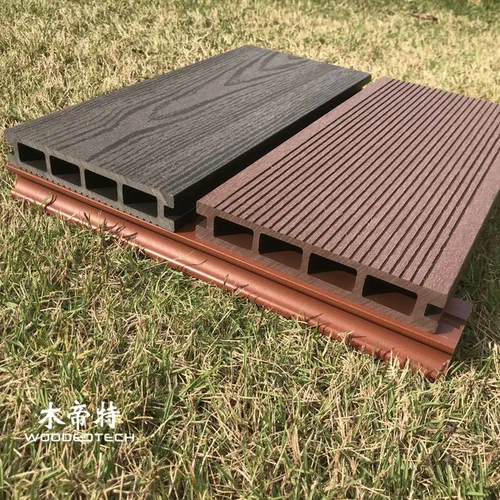 Quadrati di decking di legno composito a interblocco per un'installazione fai da te facile