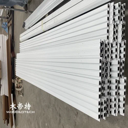 Pannello WPC Premium Bianco: Elegante Rivestimento della parete interno ed esterno