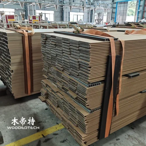 Opzioni di sostituzione sostenibile del legno di plastica per il legno tradizionale