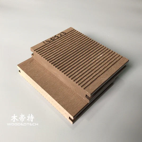 D14023S Plastic Wood Flooring Outdoor with Flat and Grooved Surfaces Offers Optional 2D Wood Grain Finish