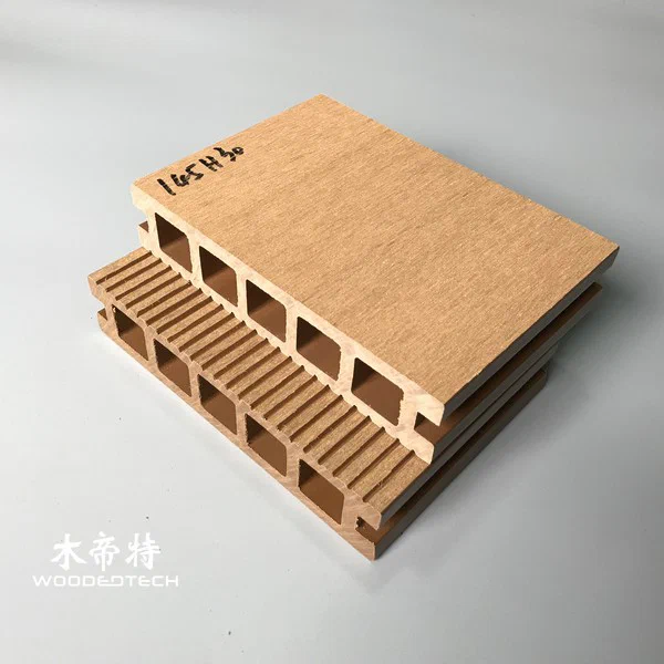 D14530 Agujero Cuadrado 30mm Grueso Al Aire Libre Composite Decking Ofrece Una Mejor Resistencia Para Los Espacios Al Aire Libre
