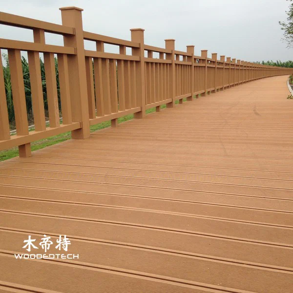 Eco-Friendly Composite Deck with Railing Featuring Natural Wood Look